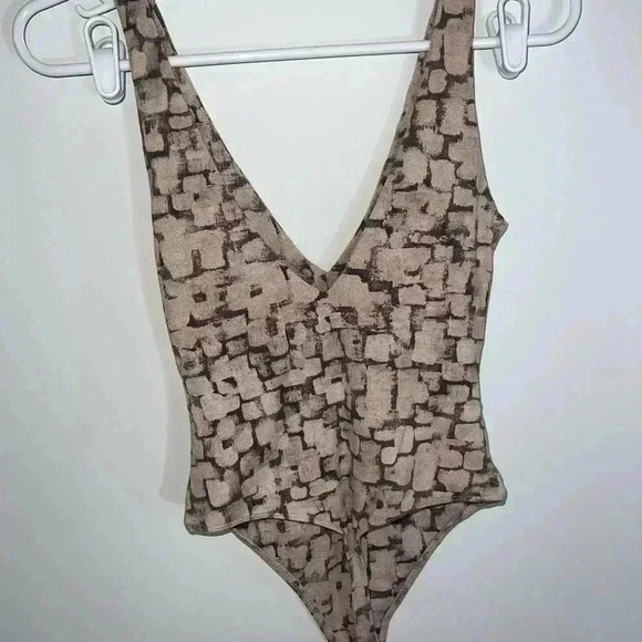 Aritzia x Babaton Contour Bodysuit size xs - Picture 11 of 11